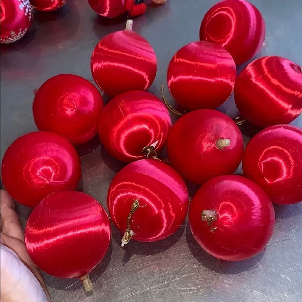 Lot of 17 vintage‎ satin Christmas tree balls